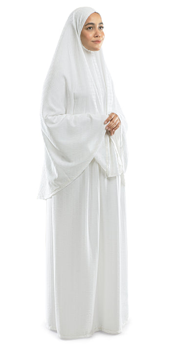 Minimal white soft Islamic prayer outfit for women | Urban Rugs