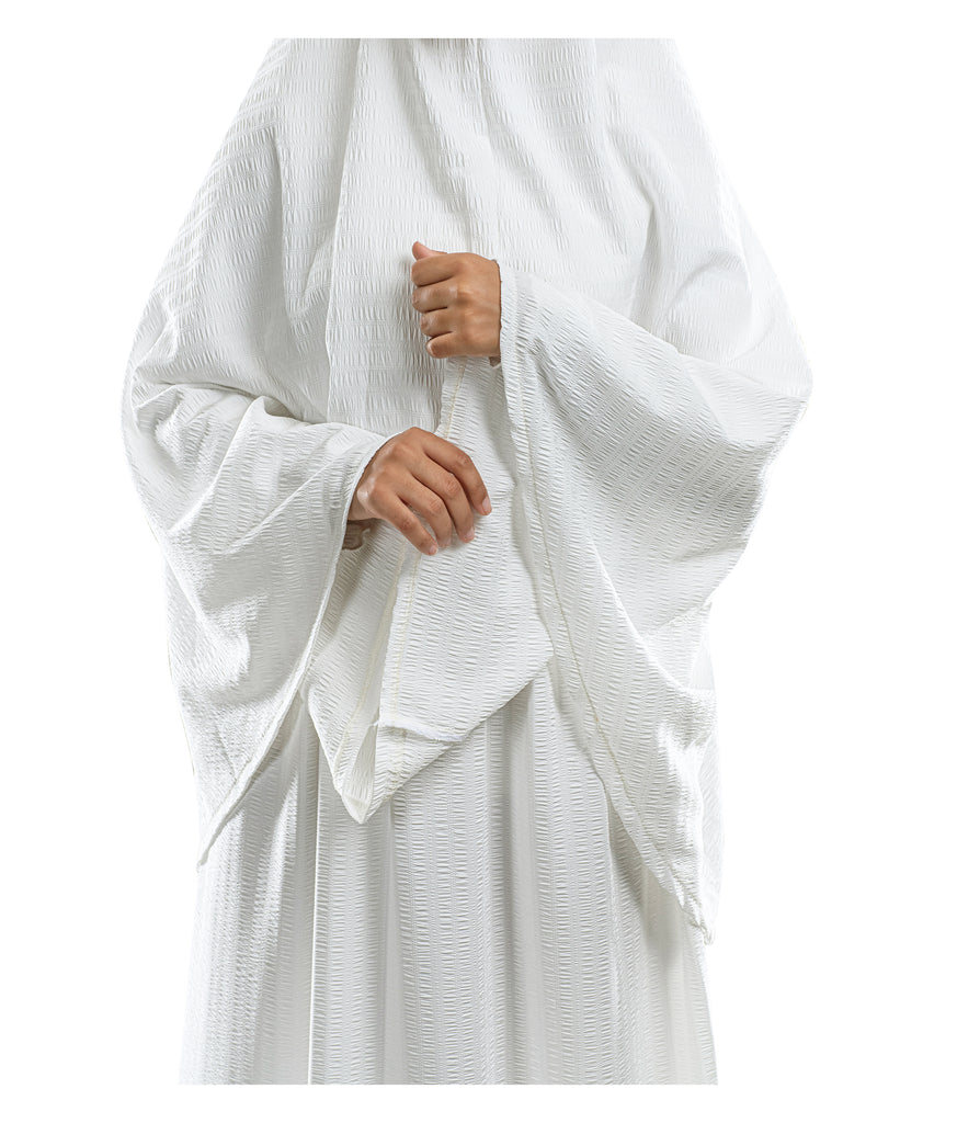 Minimal white soft Islamic prayer outfit for women | Urban Rugs